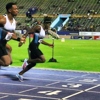 Remarkable 100M Run - 9.85 at 32