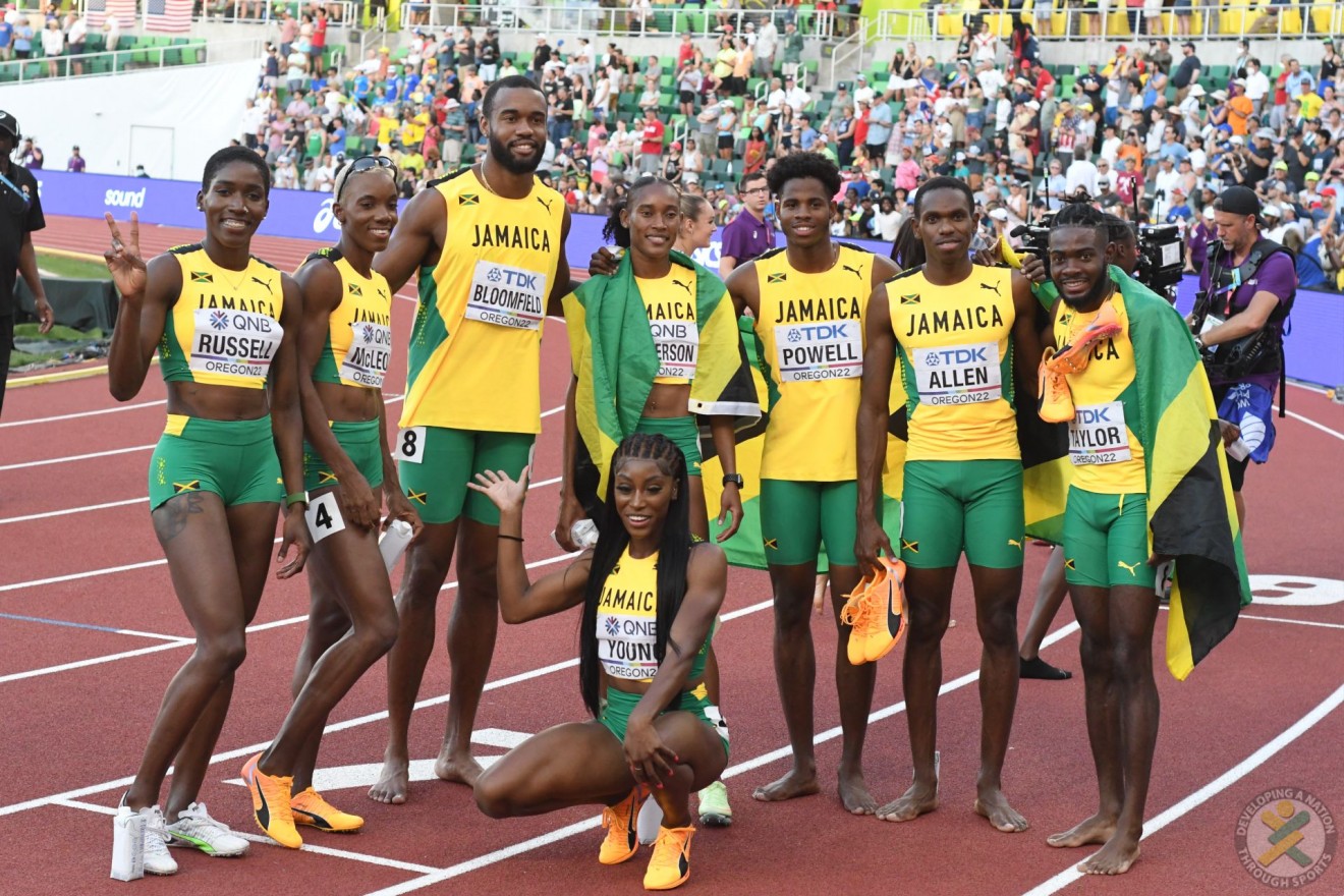 4x400M Men & Women Silver Medalists - All Together