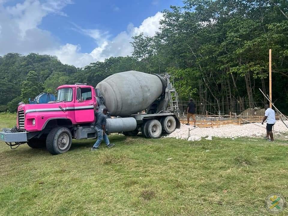 Pinky the Truck - Getting Ready to Pour